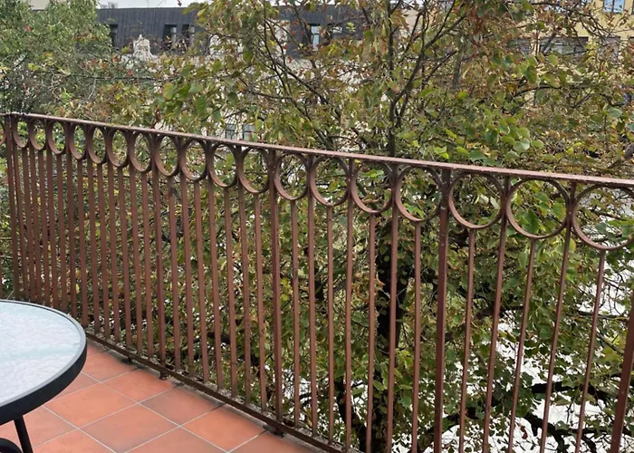 Lindens Apartments With Ac And View To Central Square